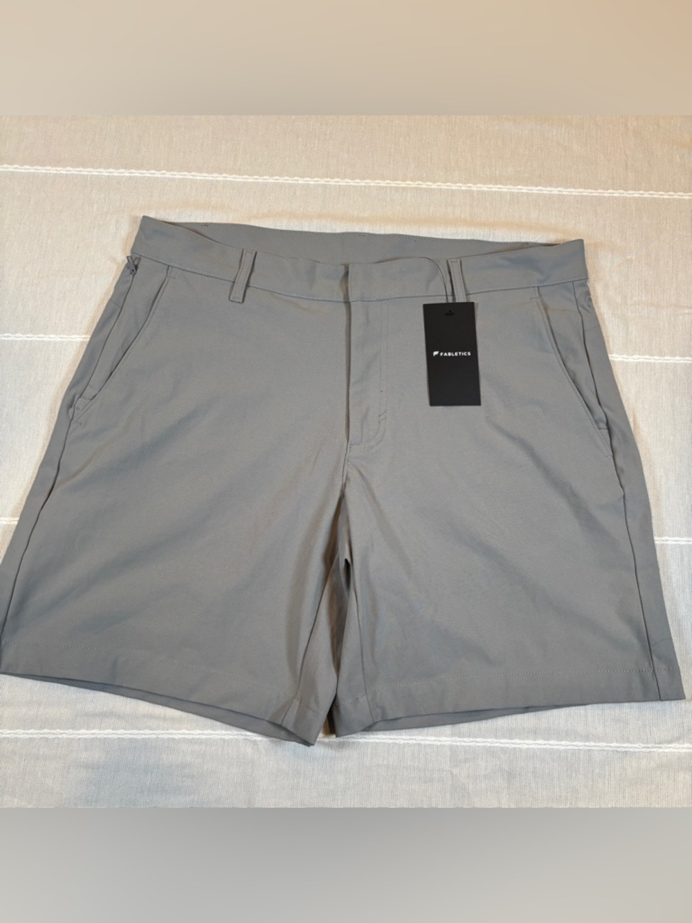 NWT Fabletics Men's Gray The Only Short Size 34 Athletic Gym Golf Stretch - Picture 2 of 9
